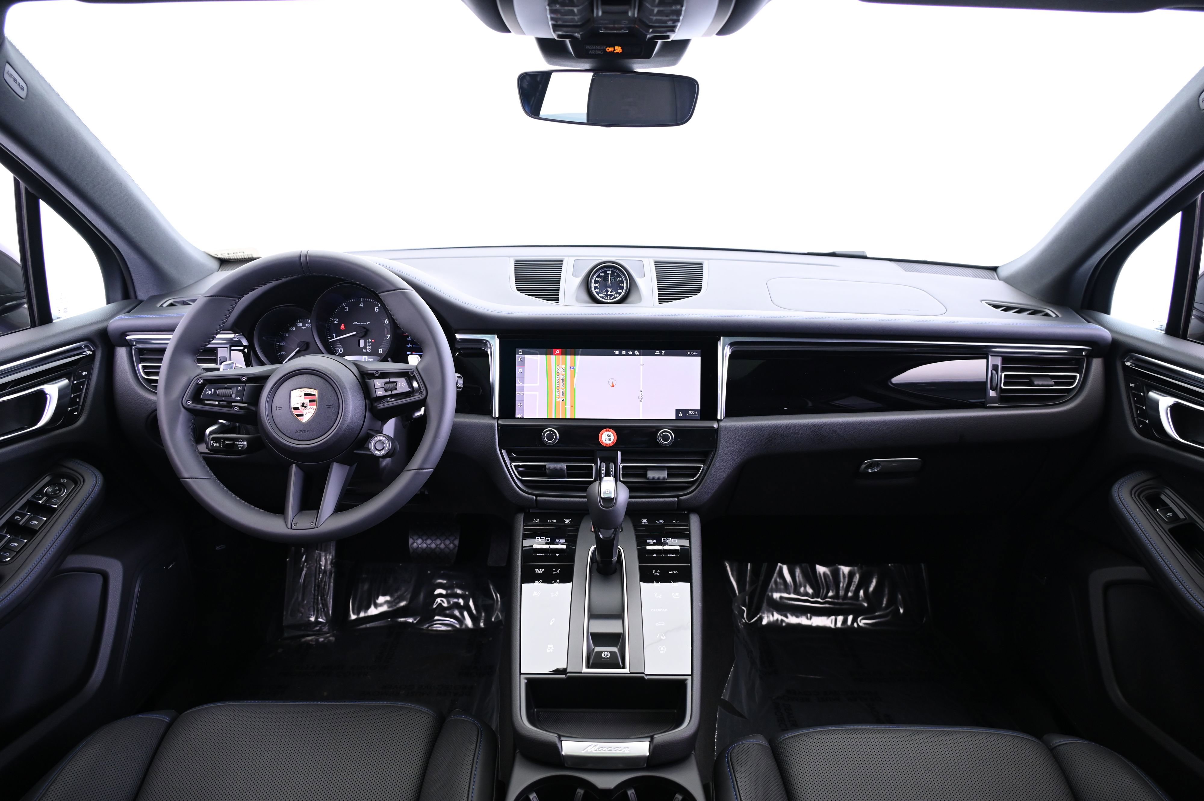 Certified 2025 Porsche Macan image 39