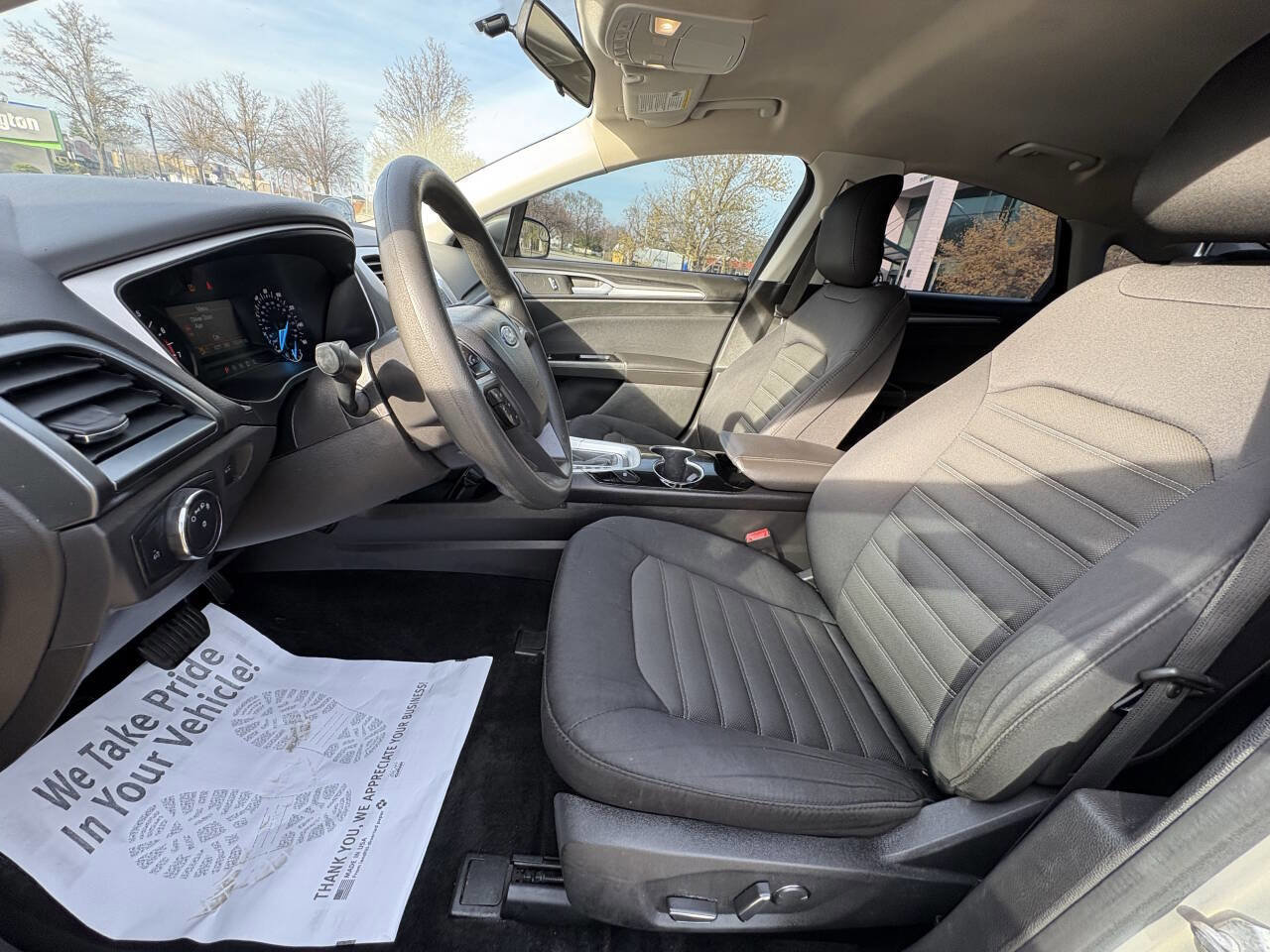 Used 2015 Ford Fusion SE FWD image 20
