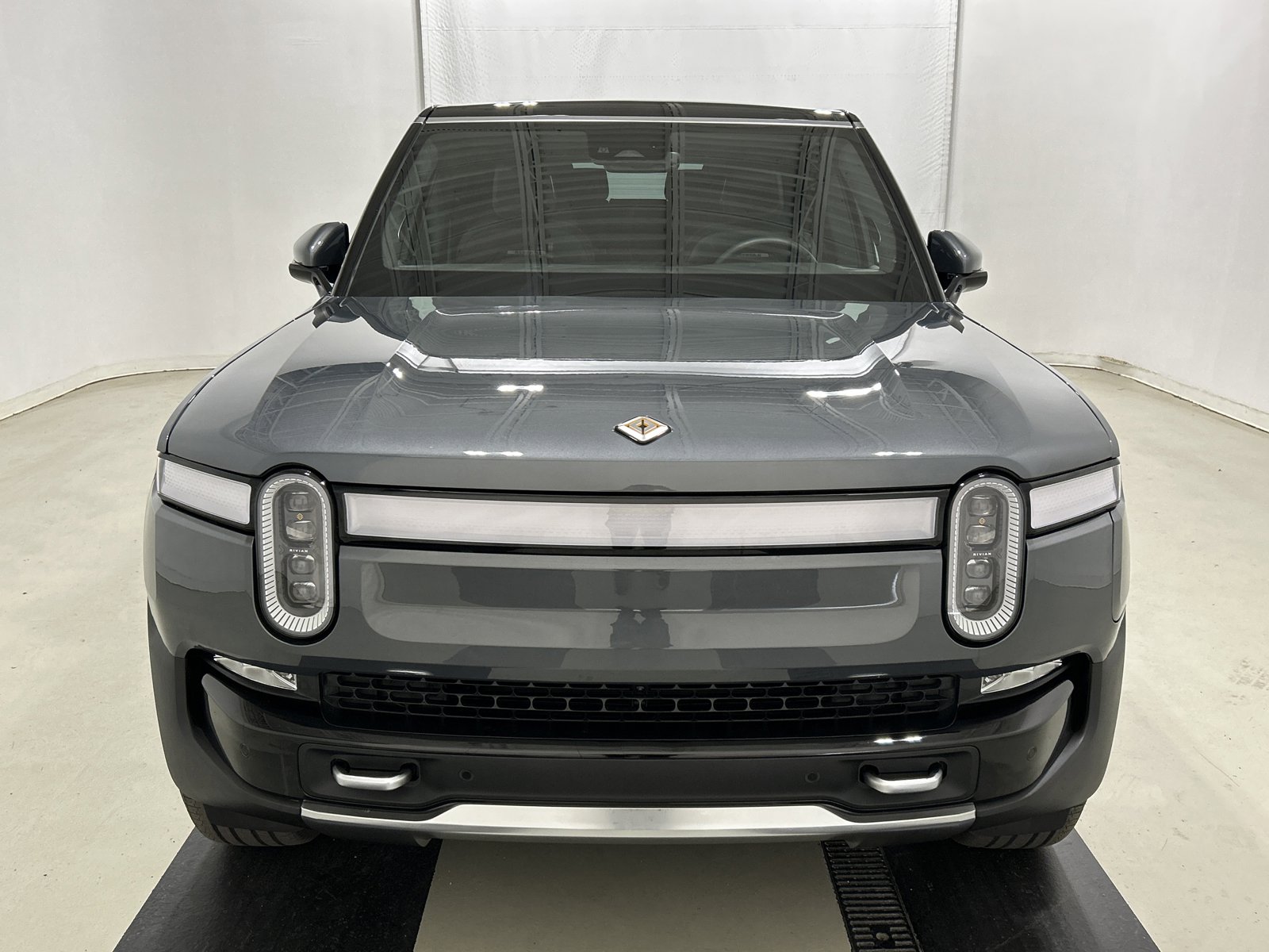 Used 2024 Rivian R1S Adventure image 8