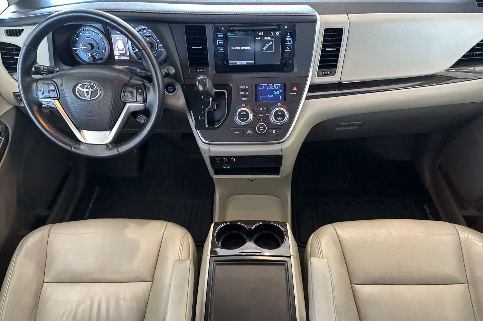 Used 2015 Toyota Sienna XLE FWD image 3