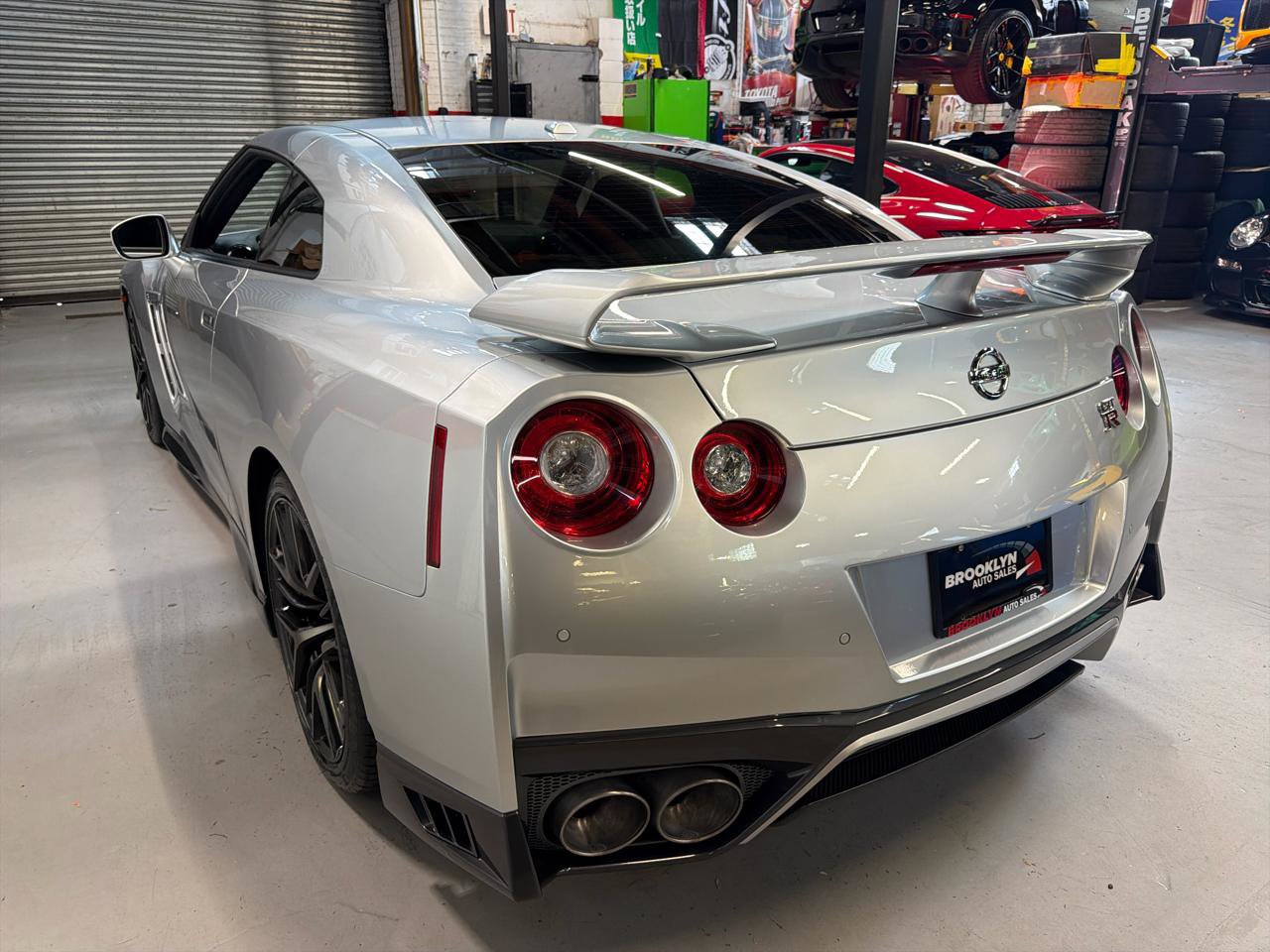 Used 2018 Nissan GT-R Premium w/ Premium Interior Package AWD/4WD image 8