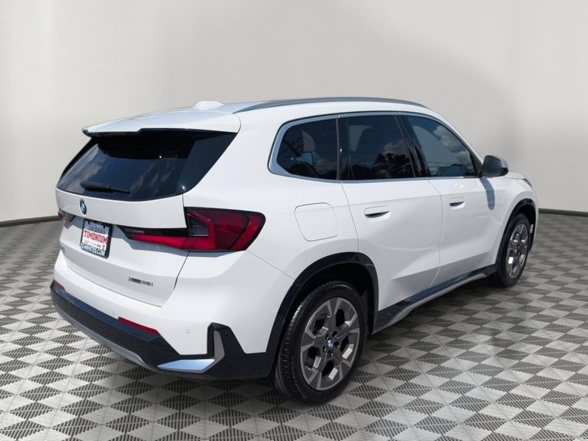 Used 2024 BMW X1 xDrive28i AWD/4WD image 2