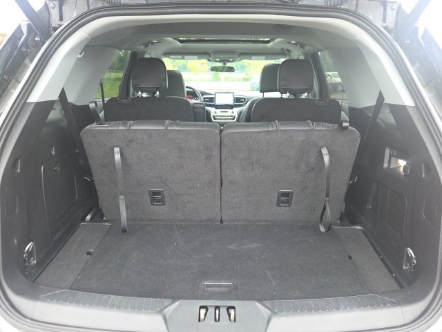 Used 2023 Ford Explorer XLT w/ Equipment Group 202A AWD/4WD image 10