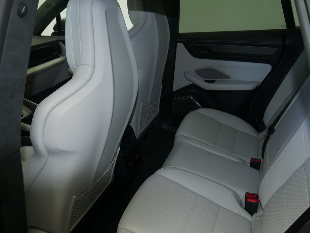 Certified 2026 Porsche Macan Turbo Electric AWD/4WD image 21