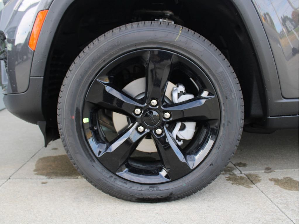 New 2025 Jeep Grand Cherokee Limited w/ Black Appearance Package image 33