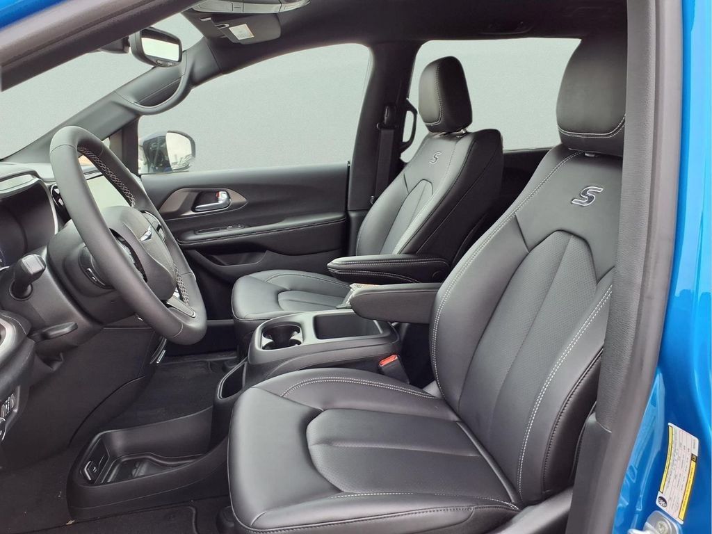 New 2026 Chrysler Pacifica Select w/ S Appearance Package FWD image 15