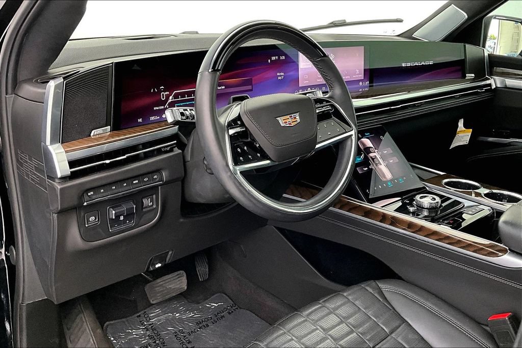 Used 2025 Cadillac Escalade Sport Platinum AWD/4WD image 16