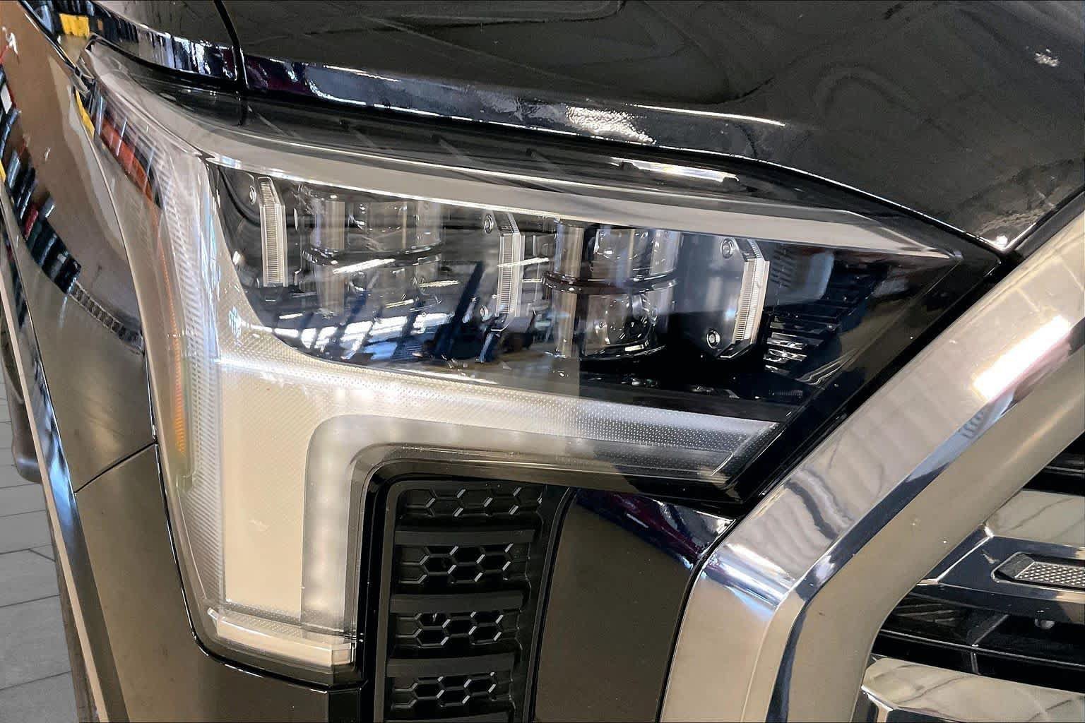 Used 2025 Toyota Tundra Platinum AWD/4WD image 25
