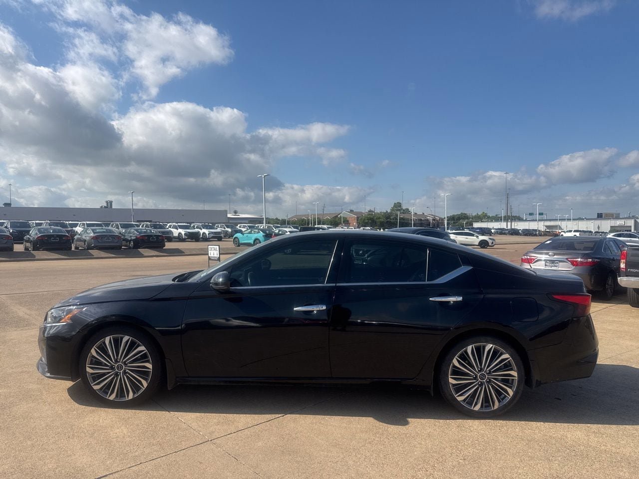 Used 2023 Nissan Altima 2.5 SL FWD image 10