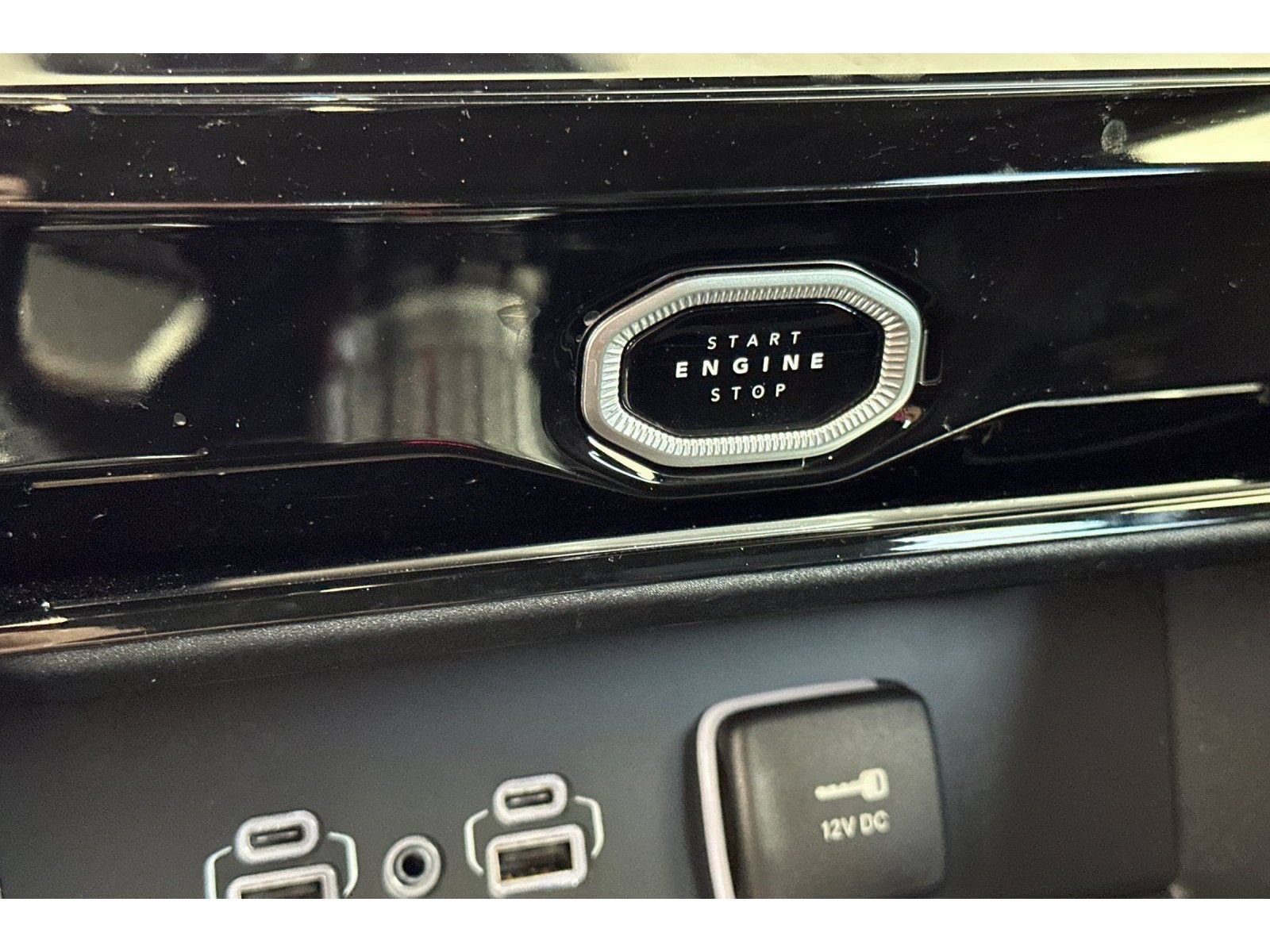 New 2026 Jeep Grand Cherokee Altitude AWD/4WD image 24