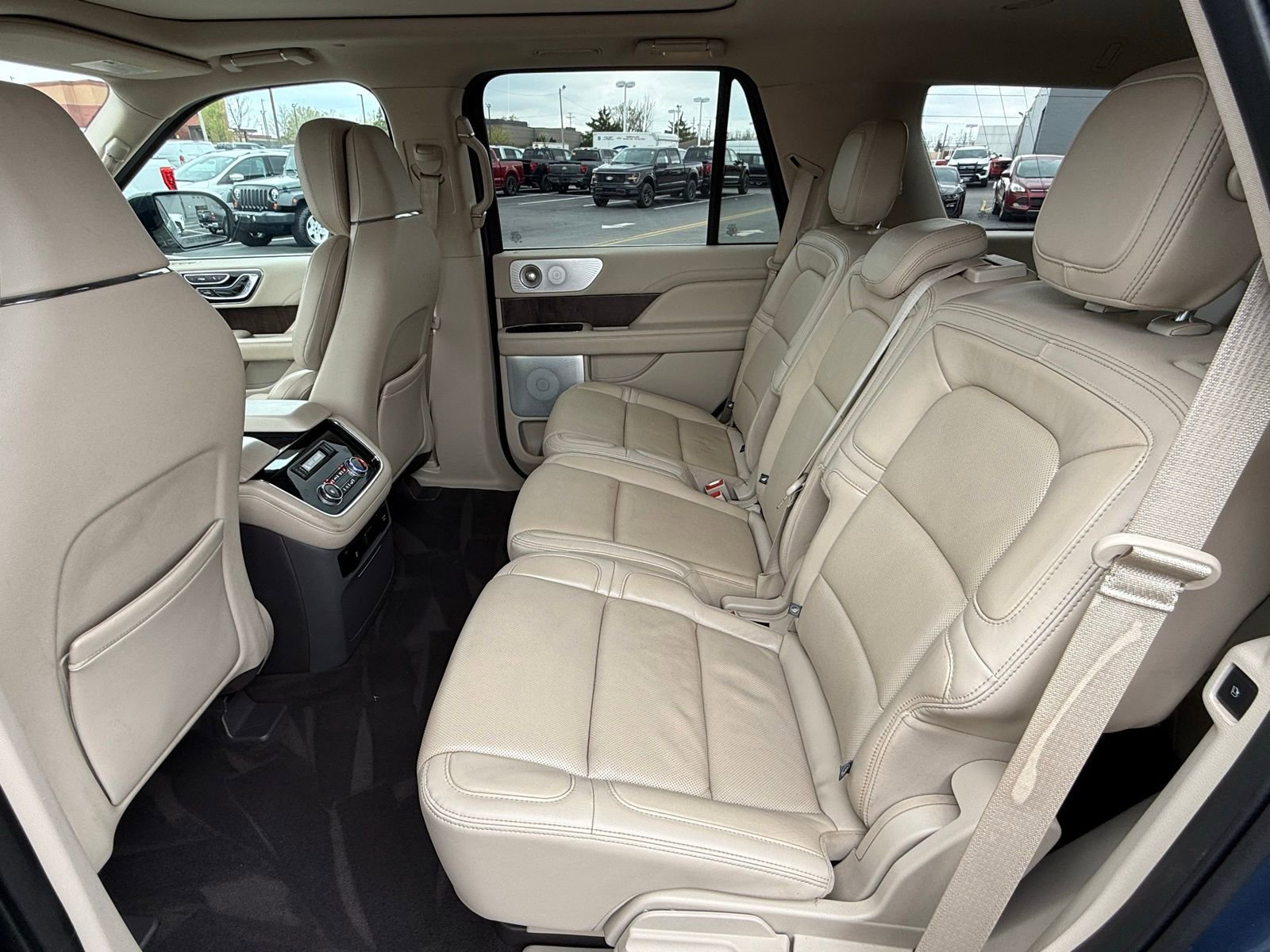 Used 2020 Lincoln Navigator Reserve w/ Luxury Package image 14