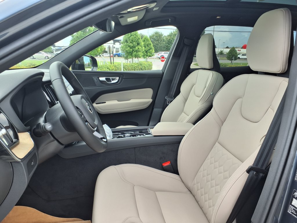 New 2026 Volvo XC60 B5 Plus w/ Protection Package Premier AWD/4WD image 13