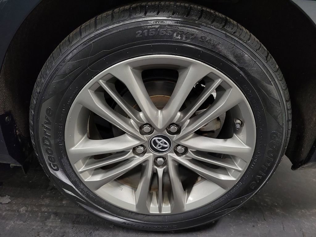 Used 2016 Toyota Camry SE image 10