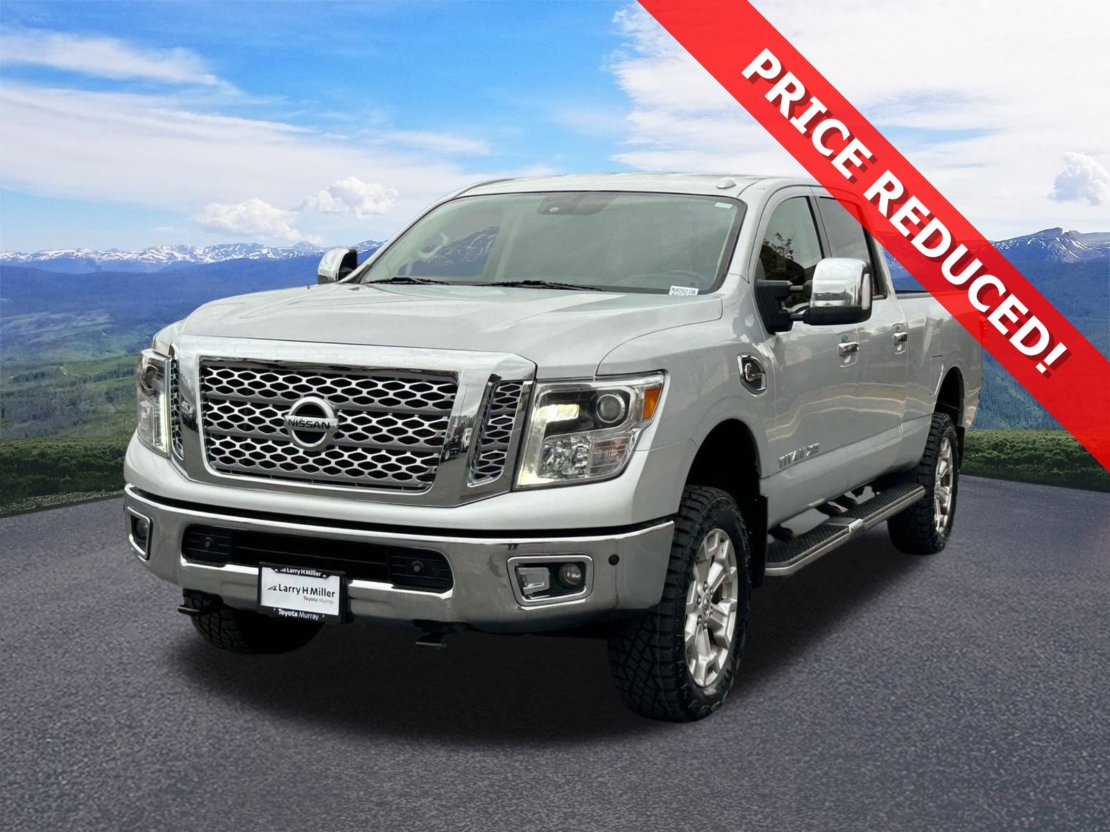 Used 2017 Nissan Titan SL image 1