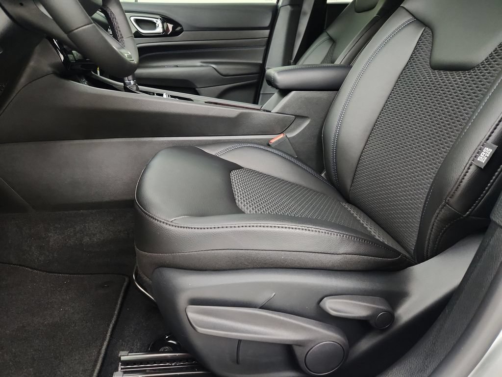 New 2026 Jeep Compass Latitude AWD/4WD image 19