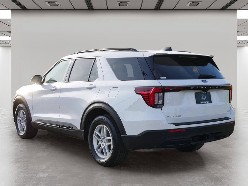Used 2026 Ford Explorer Active AWD/4WD image 4