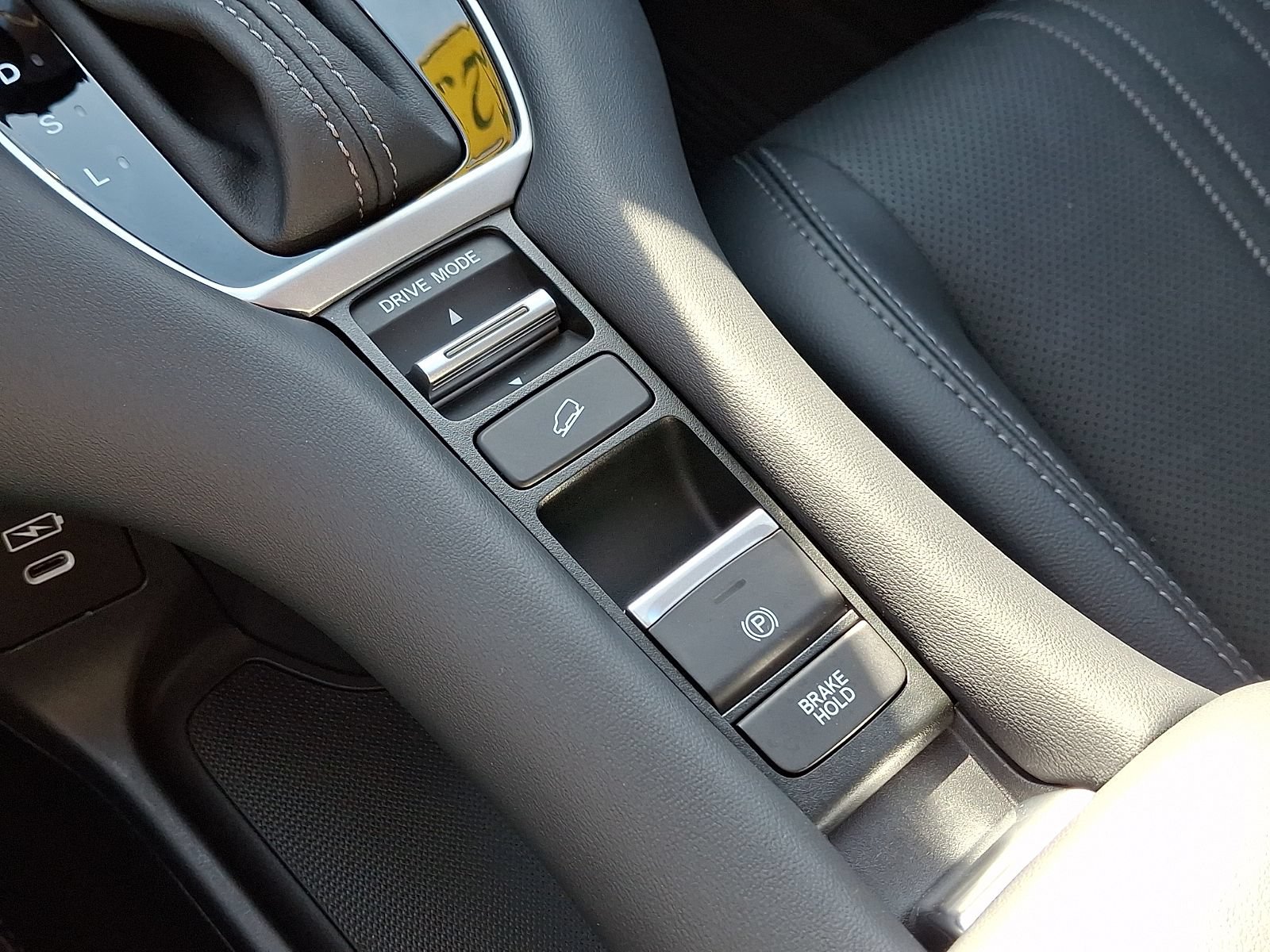 Used 2025 Honda HR-V EX-L image 17
