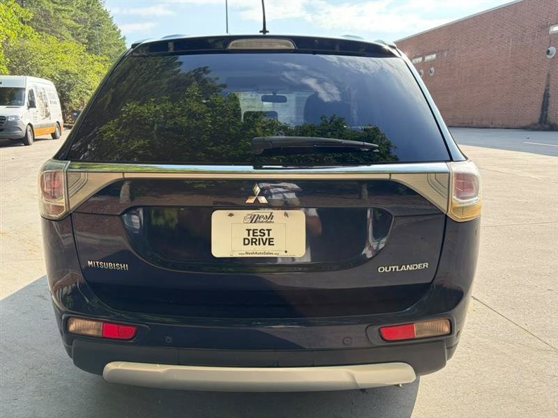 Used 2015 Mitsubishi Outlander SE AWD/4WD image 5