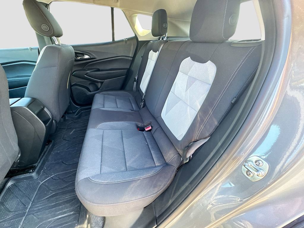 Used 2025 Chevrolet Trax LS w/ LS Convenience Package image 23