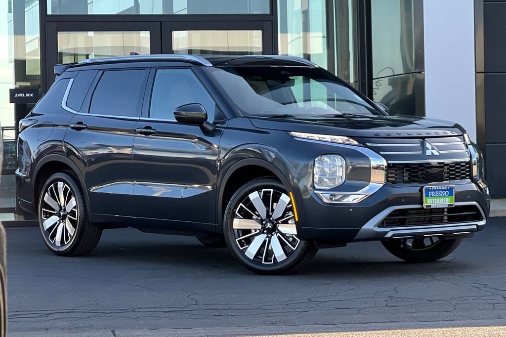 New 2026 Mitsubishi Outlander SEL image 3