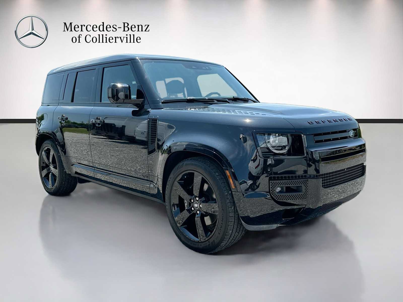 Used 2025 Land Rover Defender 110 V8 AWD/4WD image 3