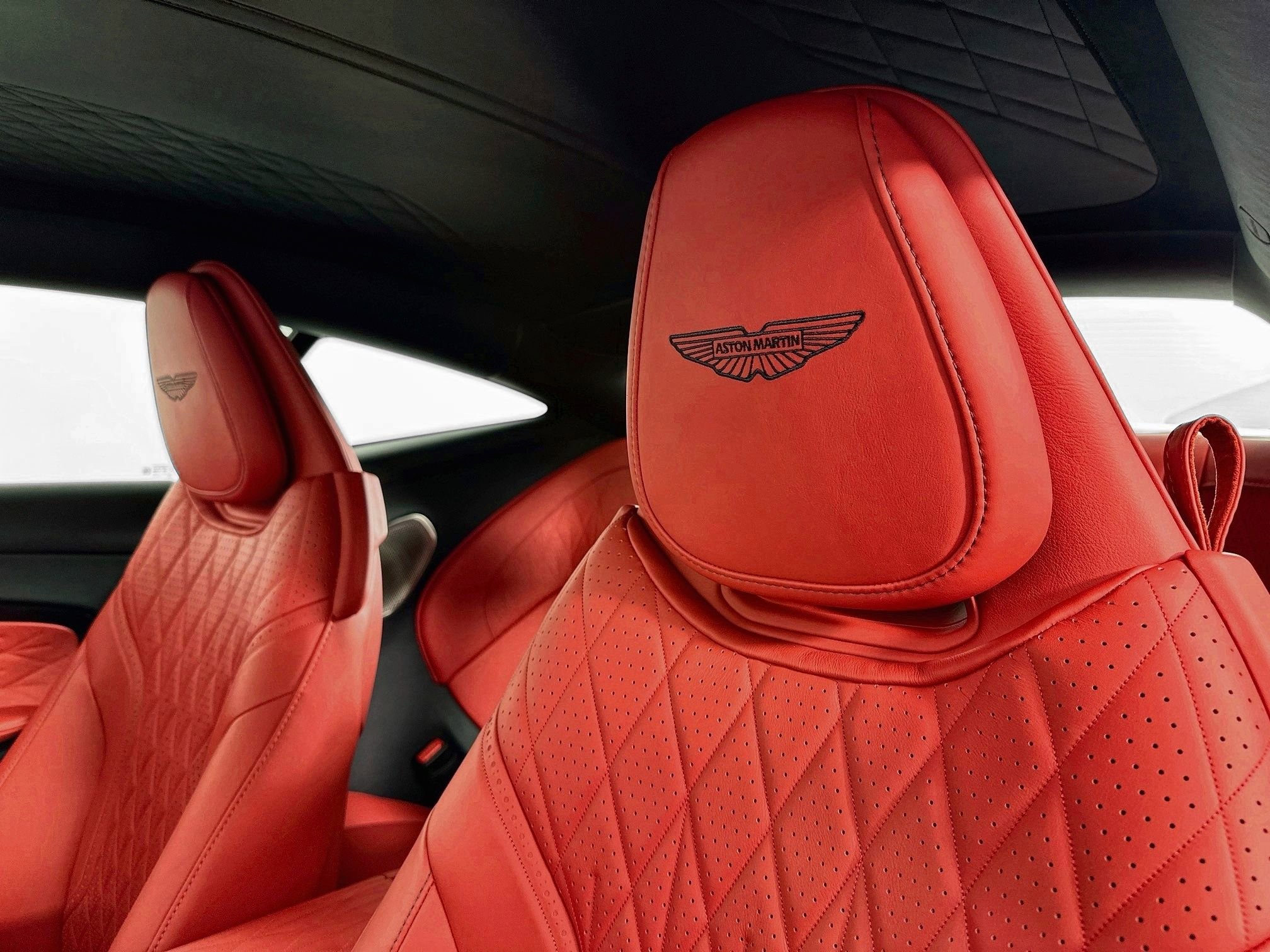 Used 2024 Aston Martin DB12 Coupe RWD image 5