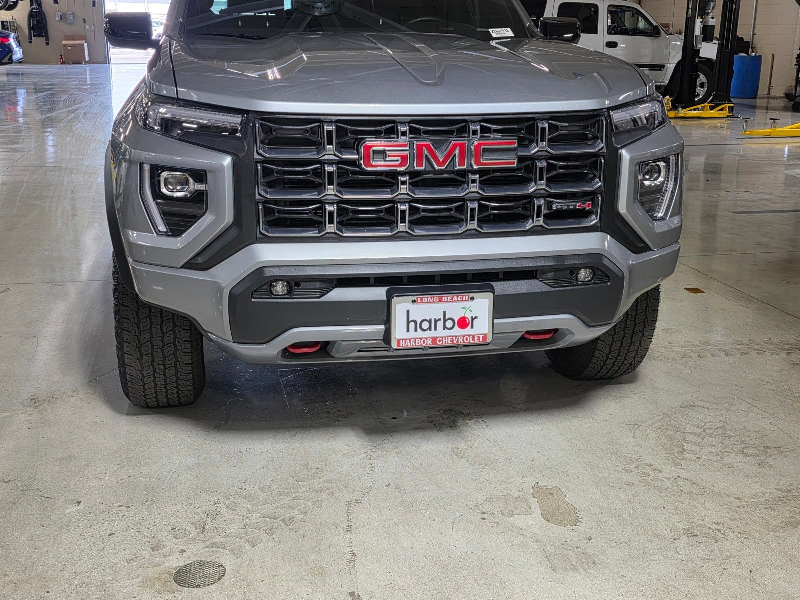 Used 2025 GMC Canyon AT4 AWD/4WD image 9