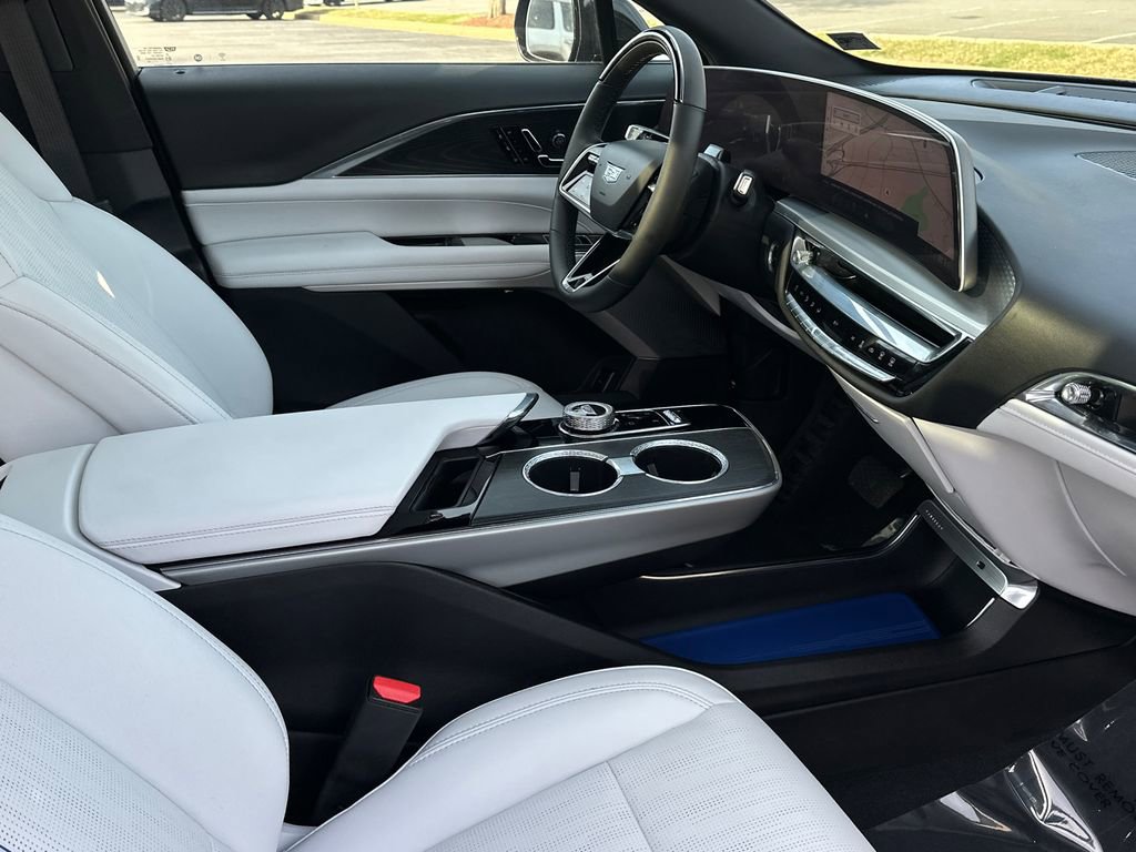 Used 2024 Cadillac Lyriq Sport image 15