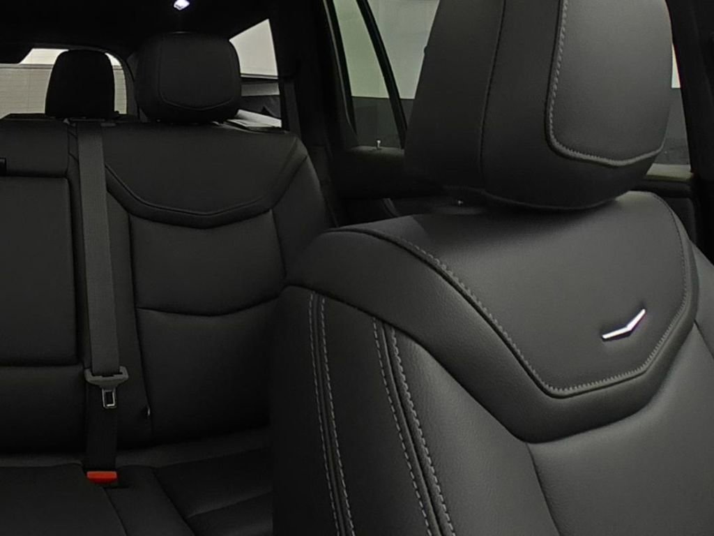 New 2025 Cadillac XT6 Luxury w/ LPO, Floor Liner Package AWD/4WD image 15