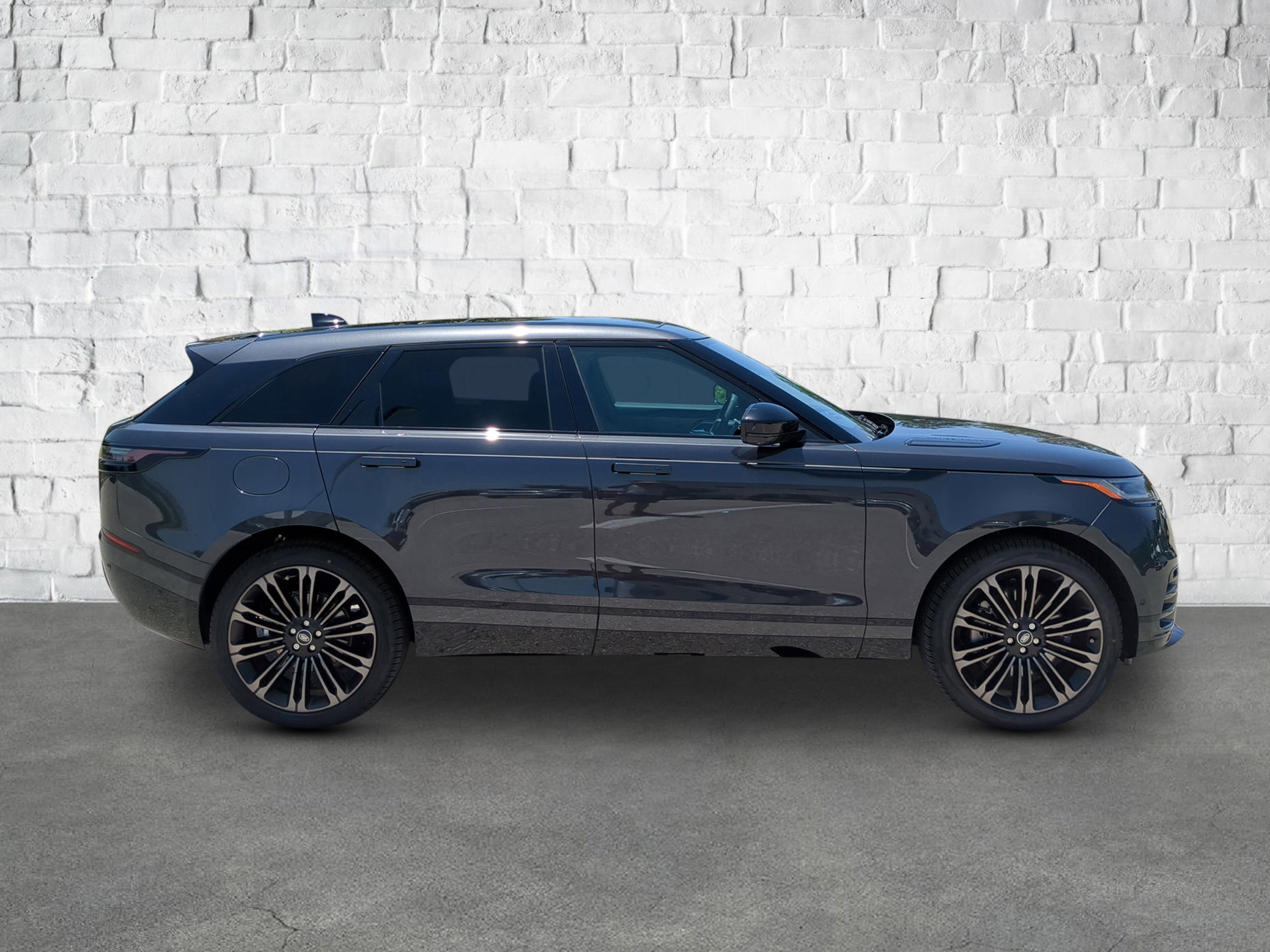 New 2026 Land Rover Range Rover Velar Dynamic SE image 7