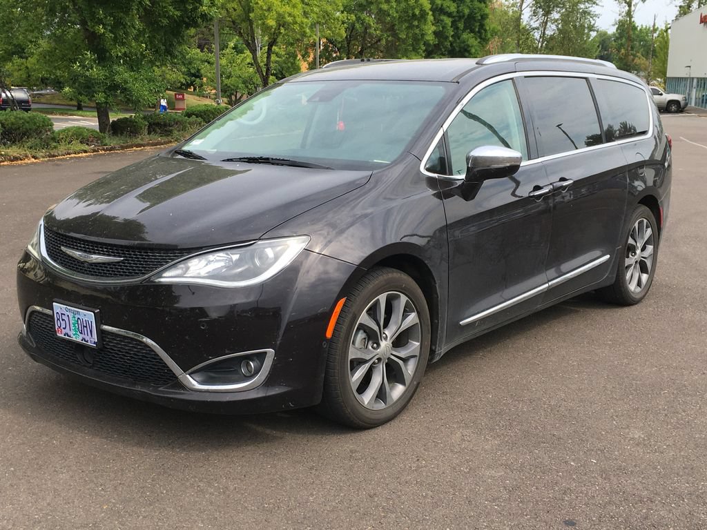 Used 2017 Chrysler Pacifica Limited FWD image 1