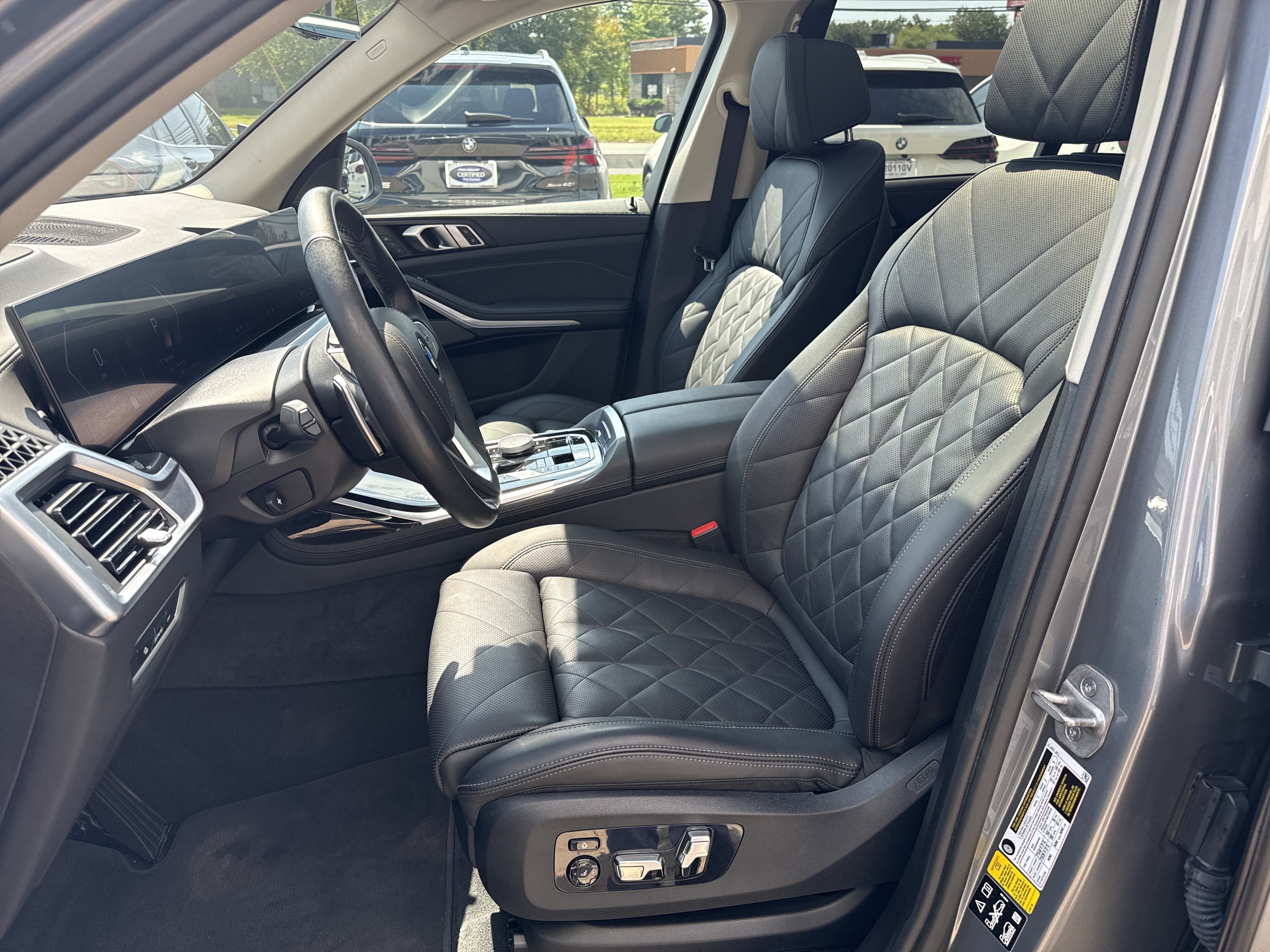 Used 2024 BMW X7 xDrive40i w/ Premium Package AWD/4WD image 15