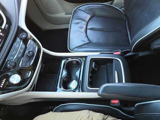 Used 2023 Chrysler Pacifica Limited FWD image 60