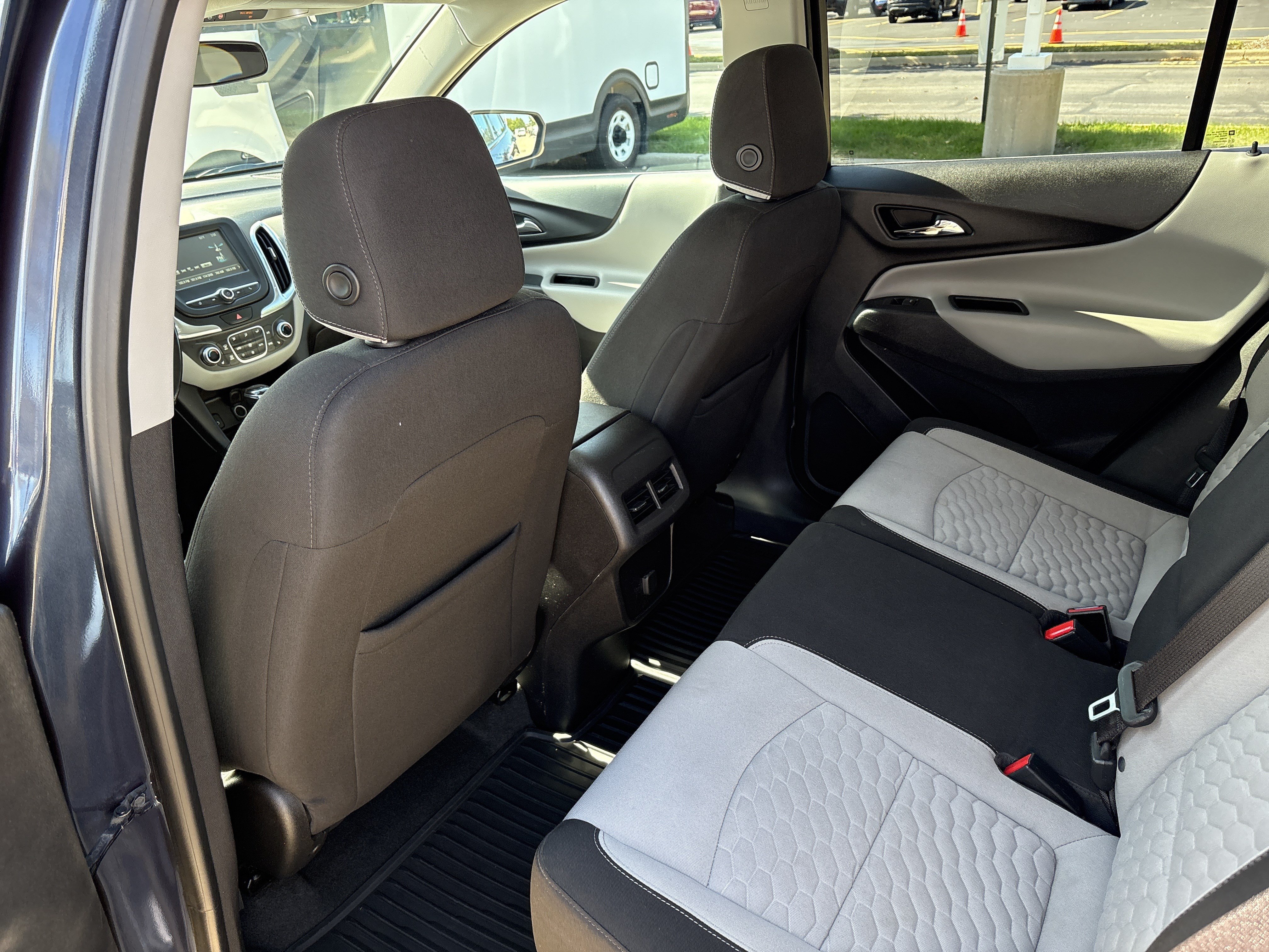 Used 2018 Chevrolet Equinox LT FWD image 13
