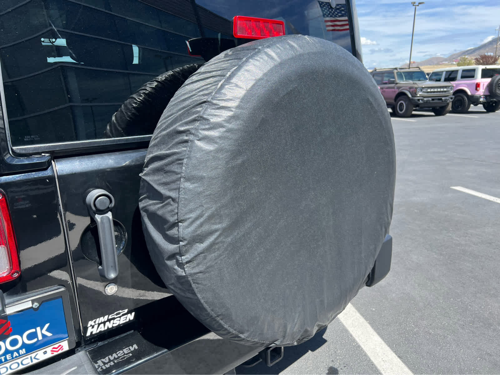 Used 2018 Jeep Wrangler Sahara w/ Connectivity Group image 23