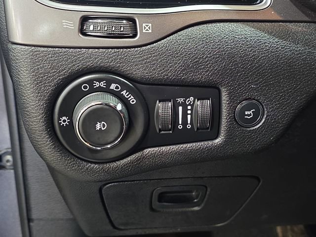 Used 2019 Jeep Cherokee Limited AWD/4WD image 29