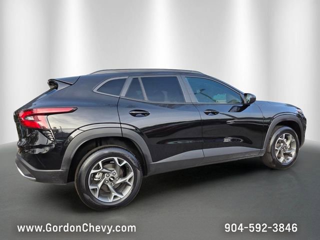Certified 2025 Chevrolet Trax LT w/ LT Convenience Package FWD image 6