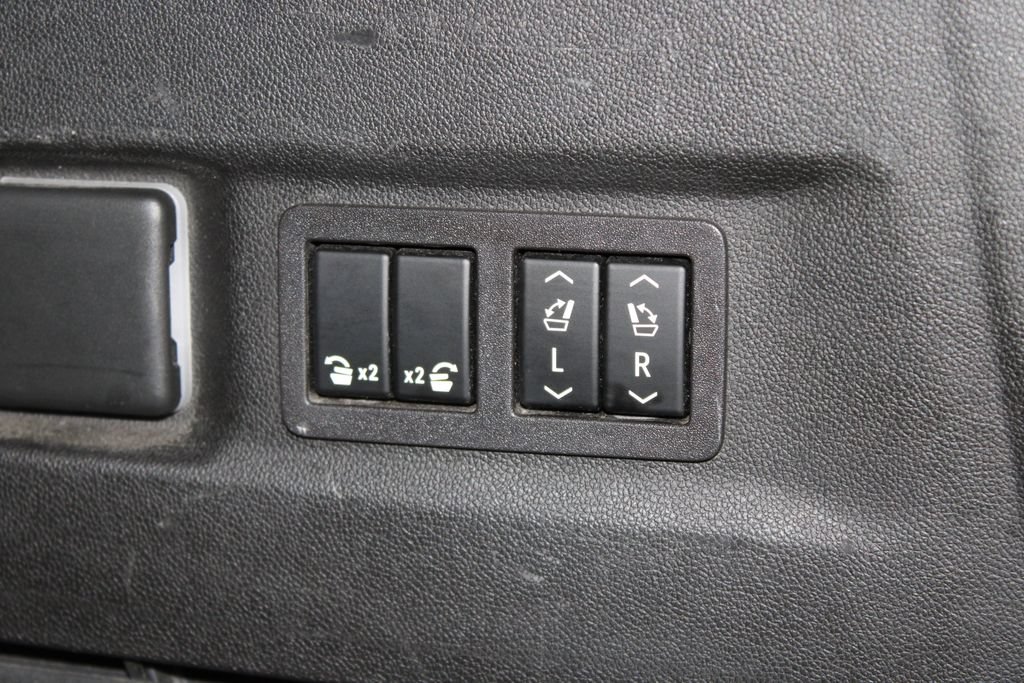 Used 2024 GMC Yukon XL Denali RWD image 19