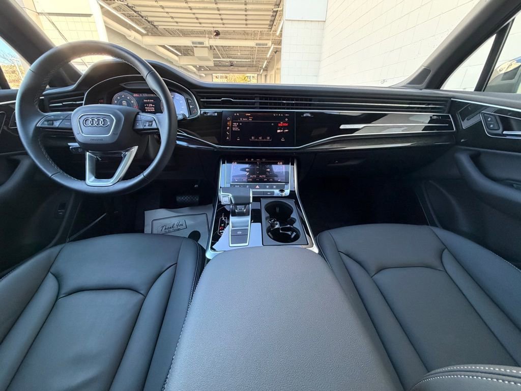 Used 2025 Audi Q7 2.0T Premium w/ Convenience Plus Package image 16