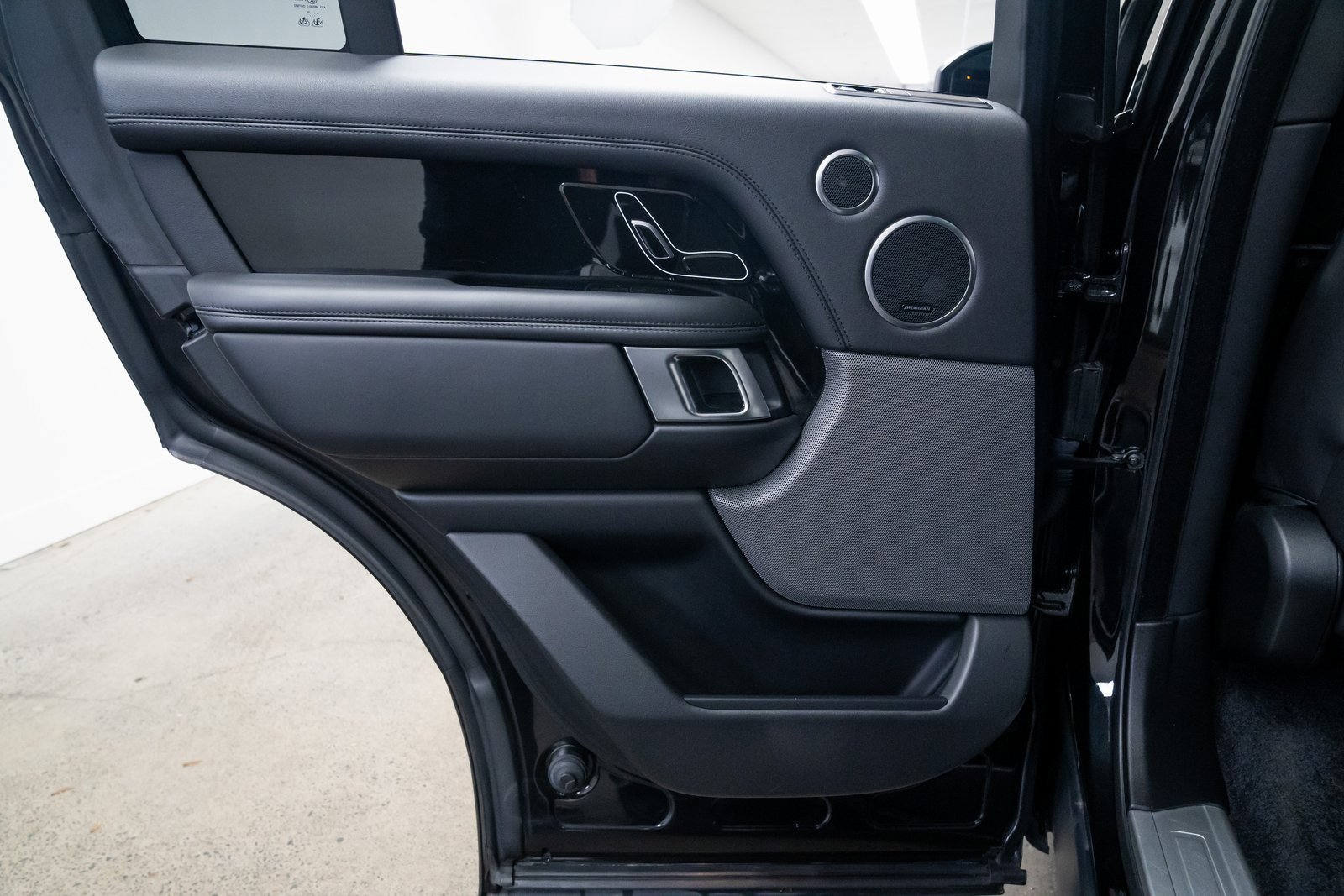 Used 2020 Land Rover Range Rover HSE image 19