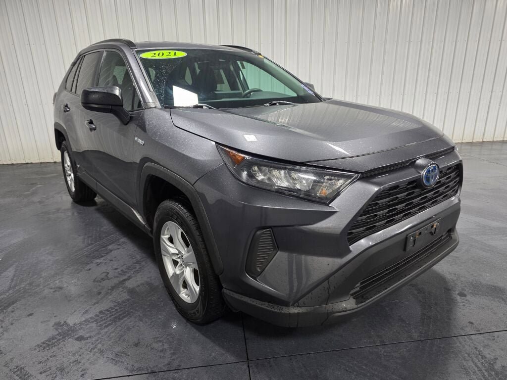 Used 2021 Toyota RAV4 LE AWD/4WD image 2