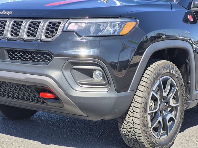 Certified 2025 Jeep Compass Trailhawk AWD/4WD image 5