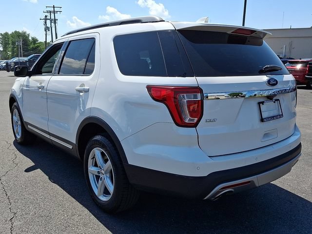 Used 2017 Ford Explorer XLT w/ Equipment Group 202A AWD/4WD image 5