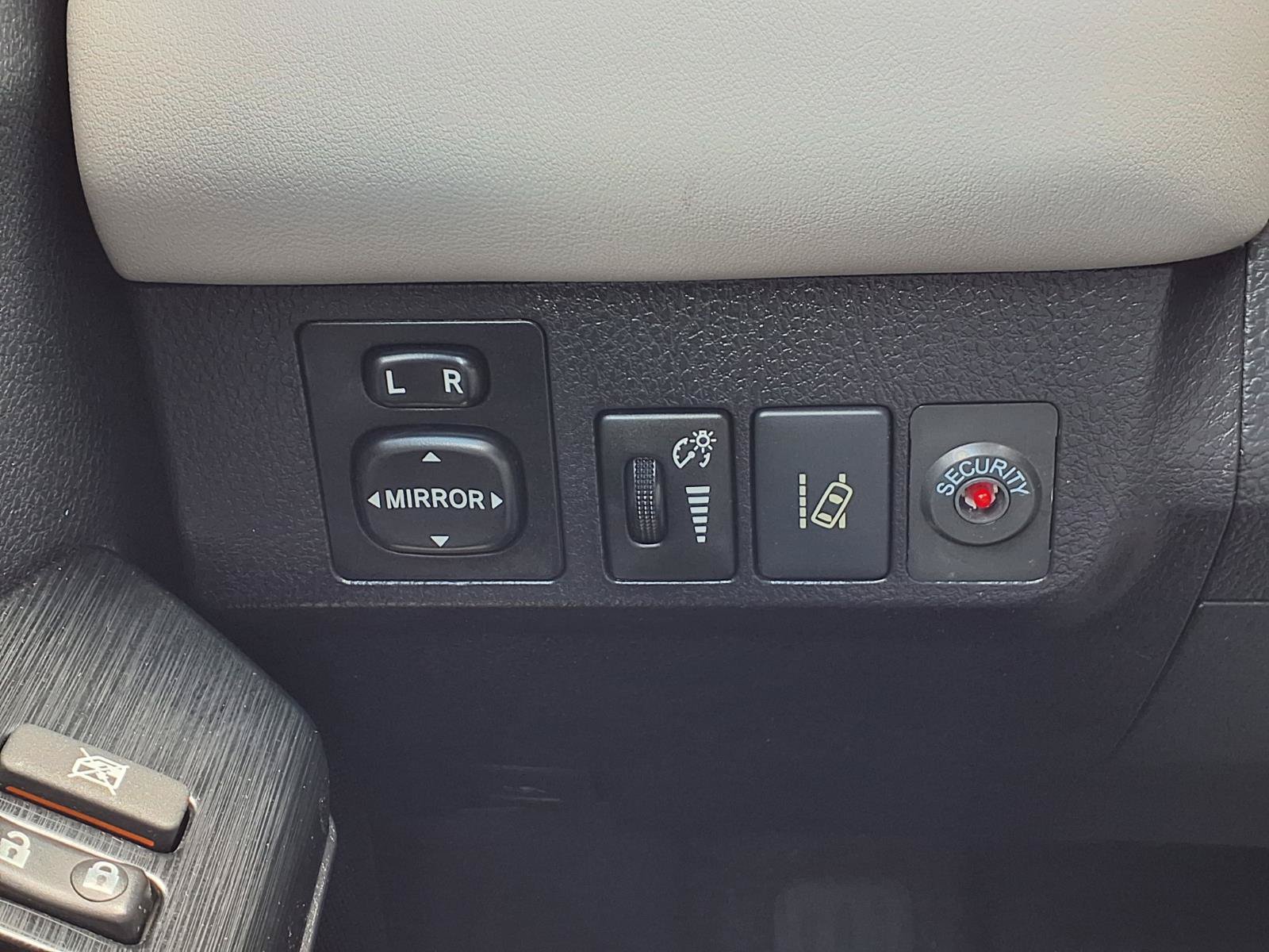 Used 2017 Toyota RAV4 Limited FWD image 10