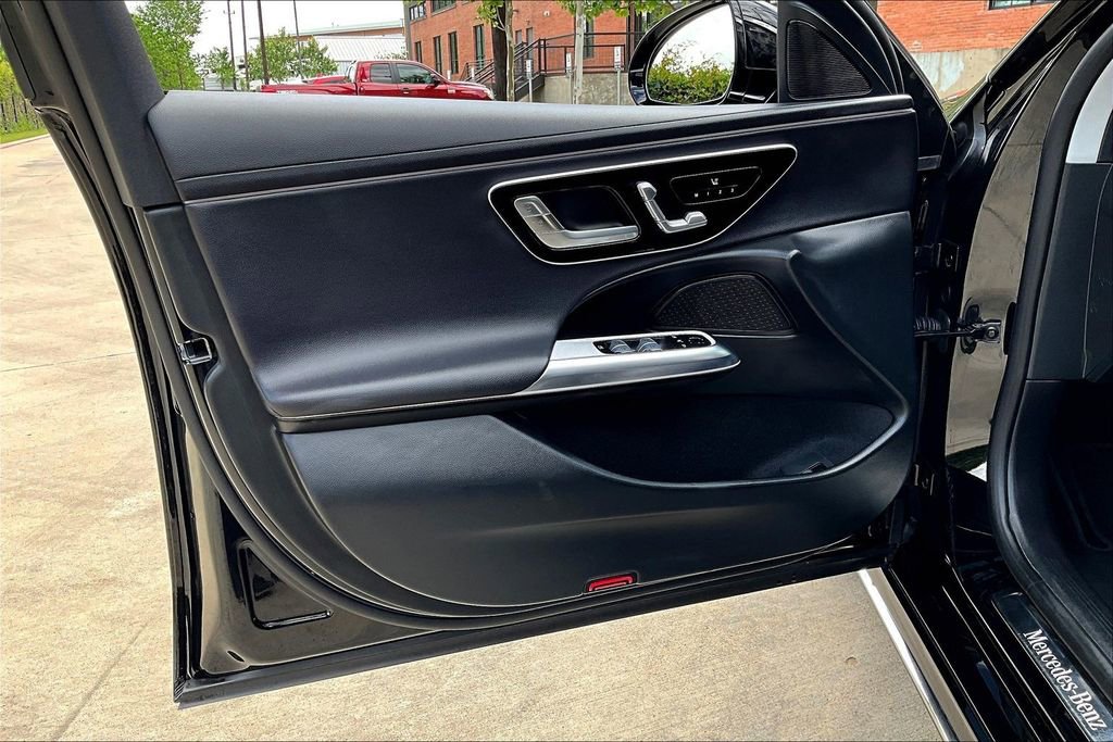 Used 2025 Mercedes-Benz E 350 Sedan image 25