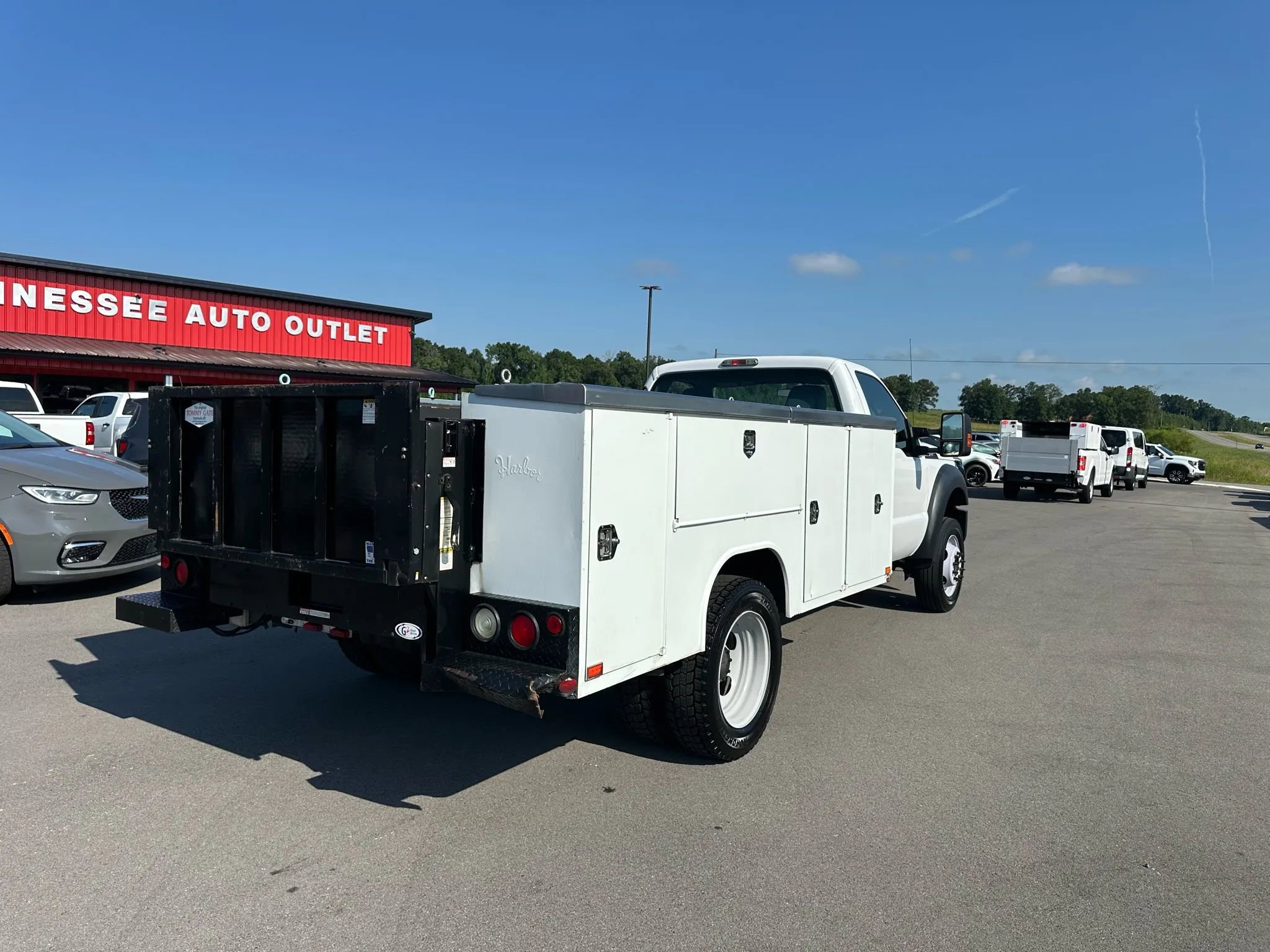 Used 2016 Ford F450 XL w/ Power Equipment Group image 3