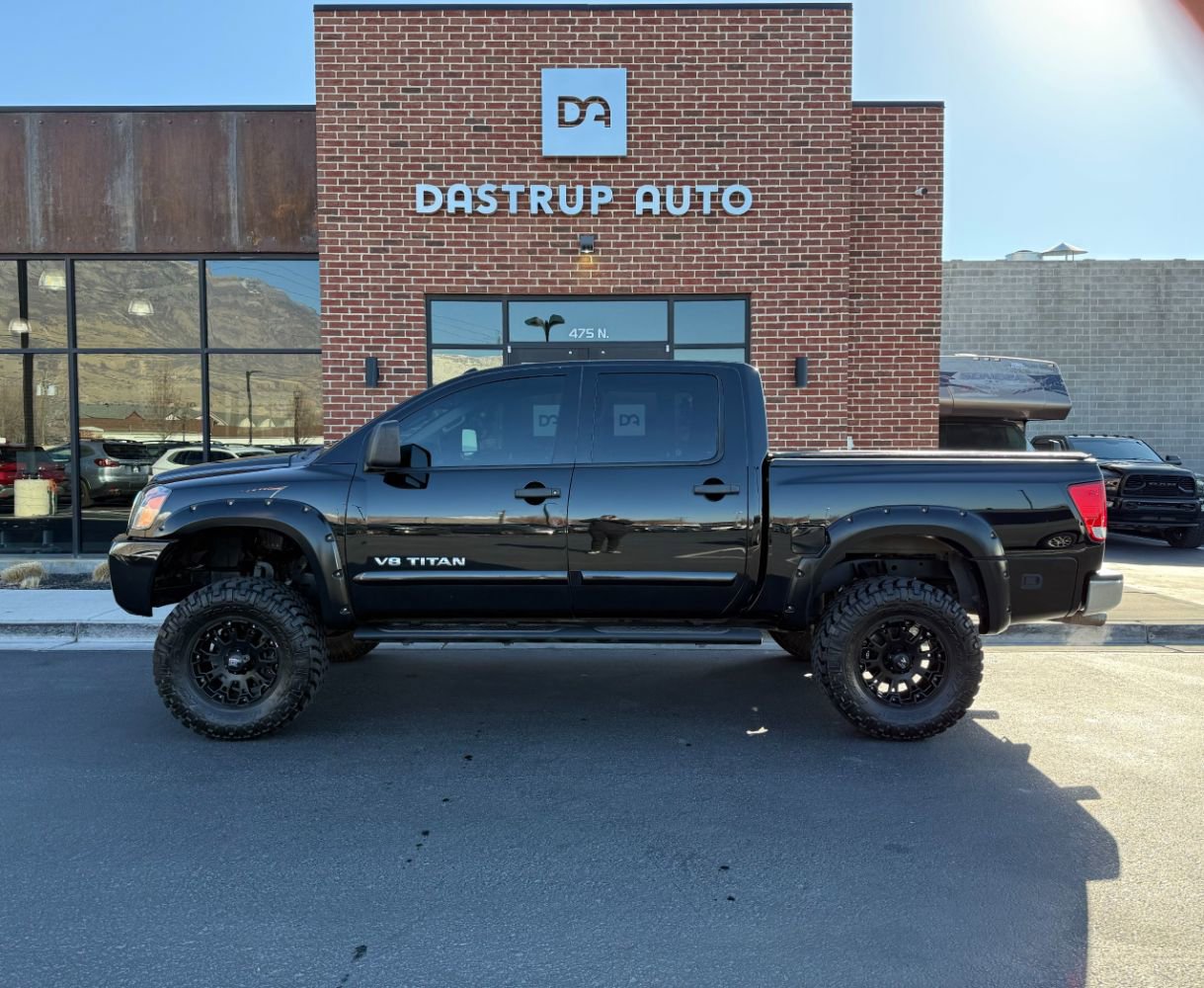 Used 2015 Nissan Titan SV w/ SV Value Truck Package image 4