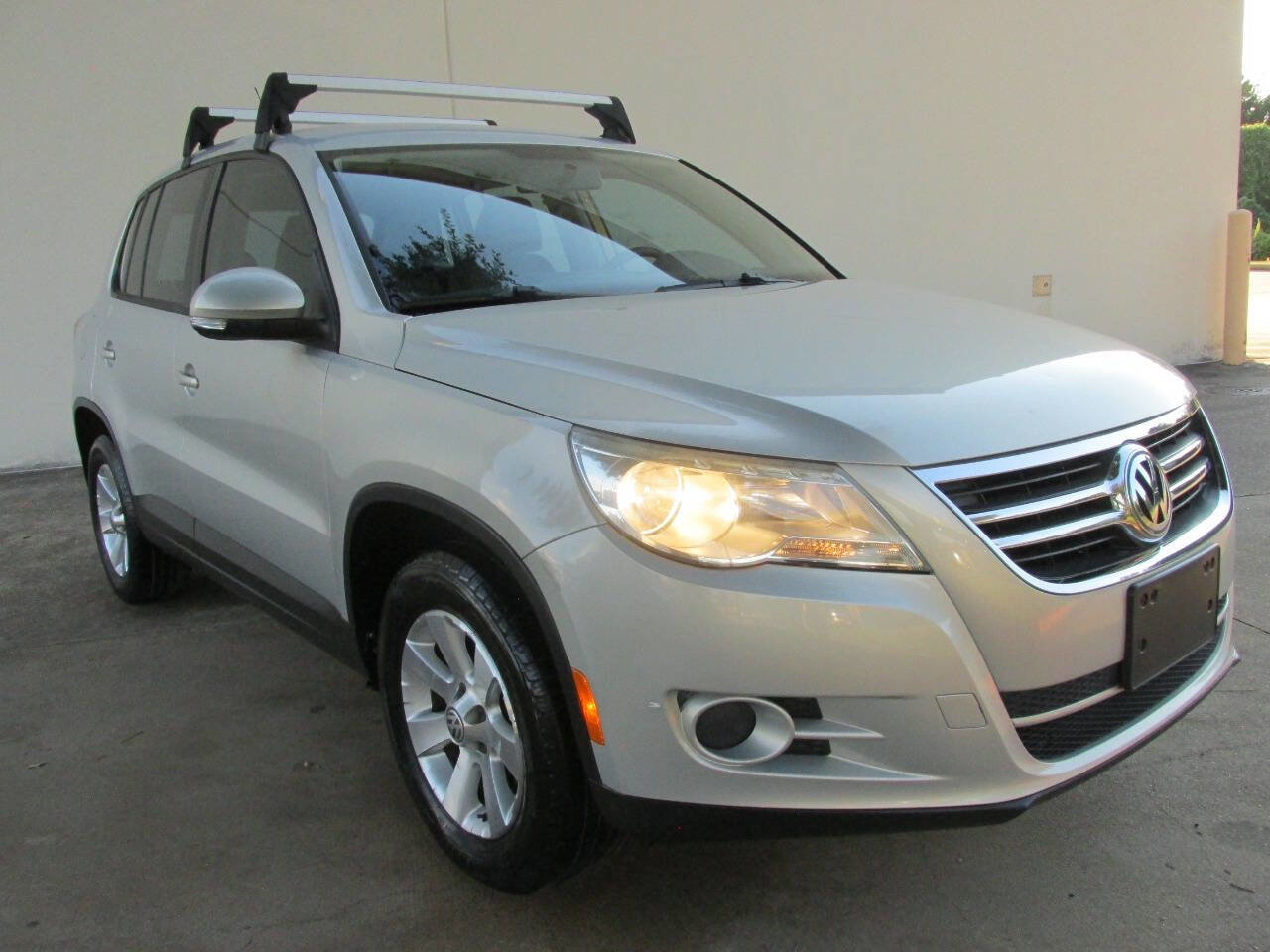 Used 2009 Volkswagen Tiguan SE