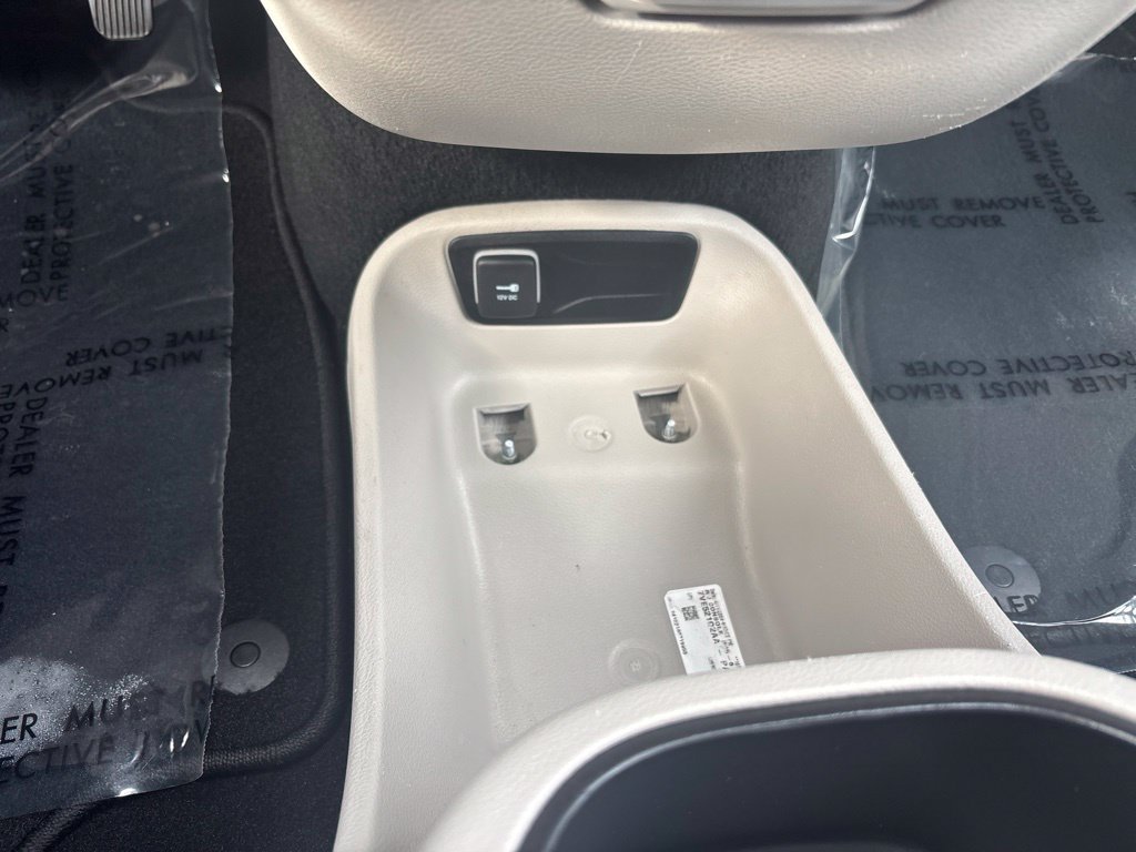 Used 2024 Chrysler Pacifica Limited FWD image 21