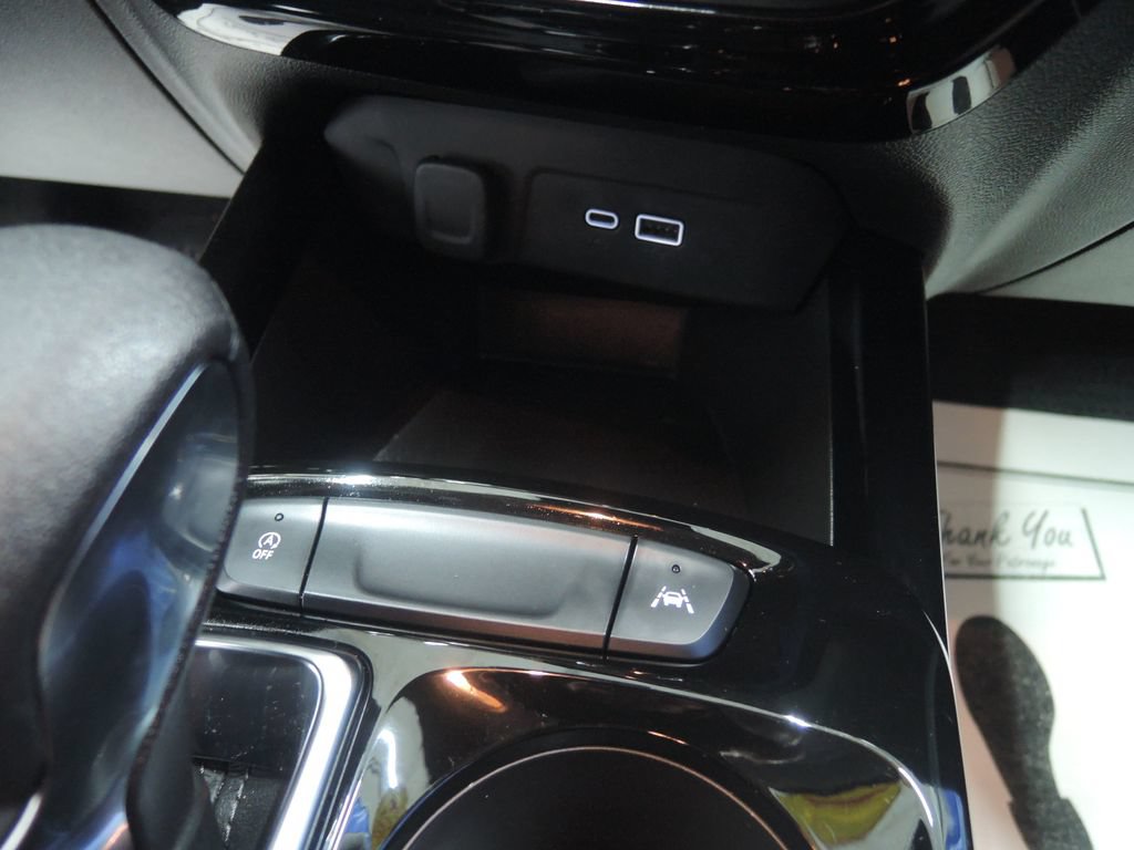 Used 2024 Chevrolet Trax LT w/ Driver Confidence Package FWD image 16